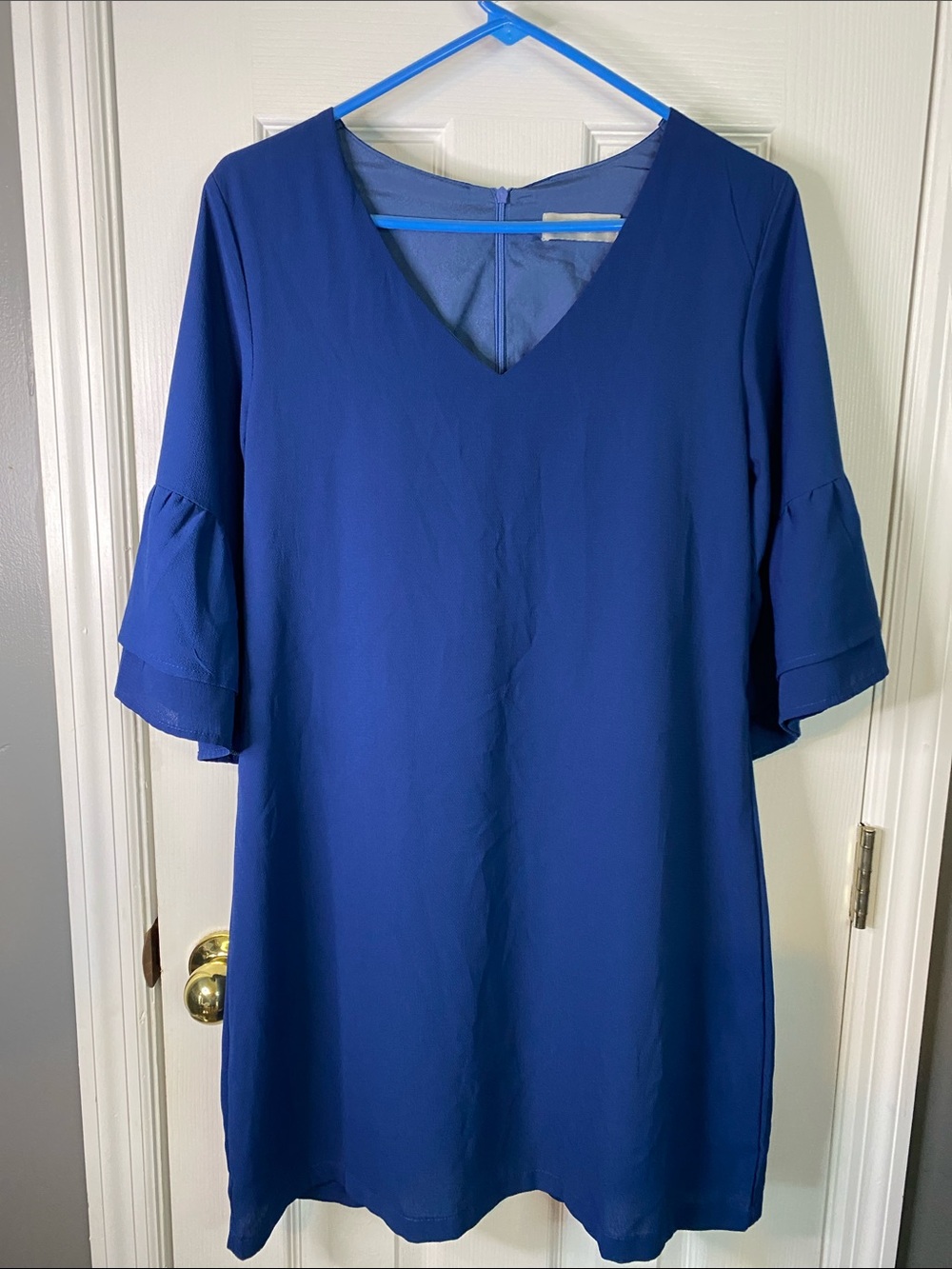 Belongsci Dress Medium V Neck Bell Sleeves Solid Blue Zipper in Back.